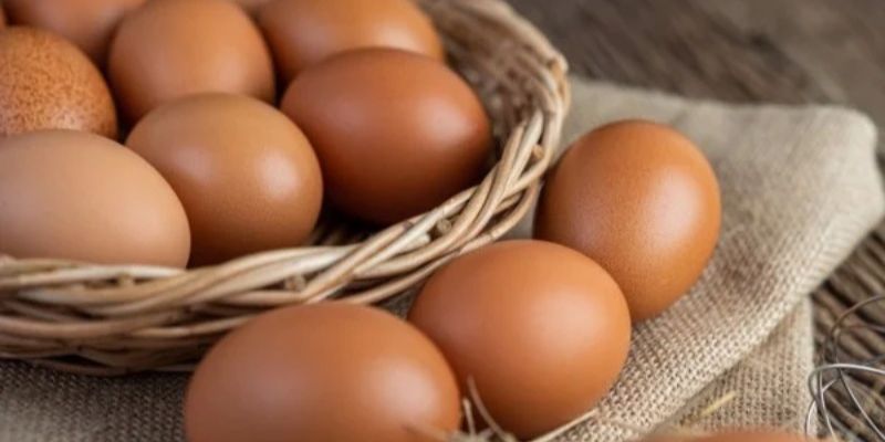 Dùng trứng gà để xin số Thần Tài Dùng trứng gà để xin số Thần Tài
